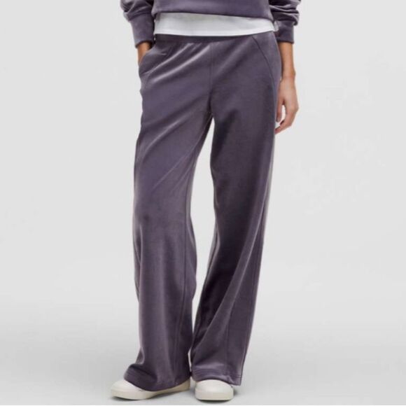 Lululemon Scuba Mid-Rise Wide-Leg Pant Velvet in Nightfall Size Medium - Picture 1 of 11